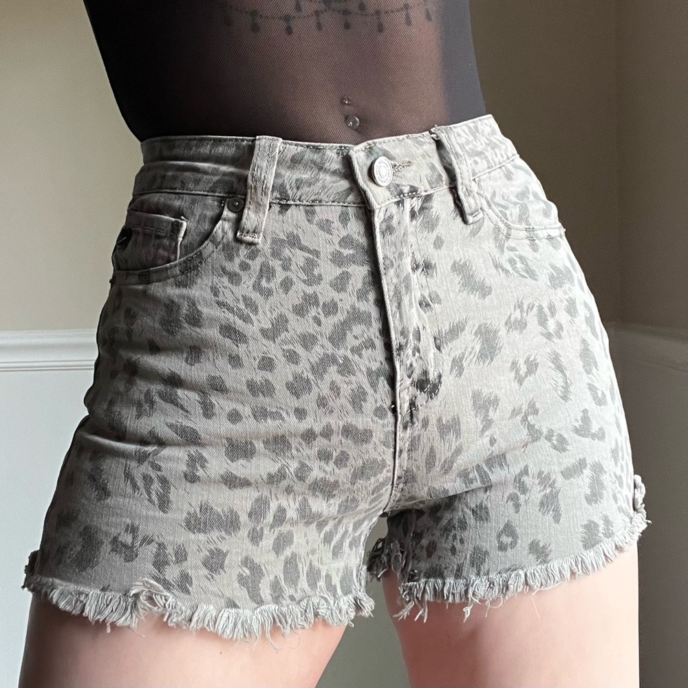 FASHION NOVA gray leopard jean shorts
